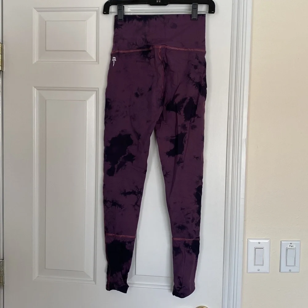 Electric & rose crystalline leggings - Picture 3 of 6